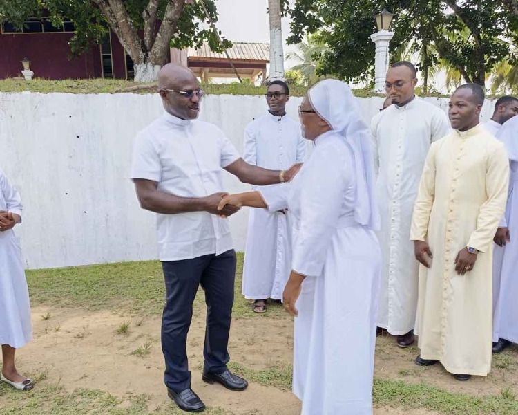 VISITE CANONIQUE DE LA SŒUR SALOMÉ NGO MOUSSI